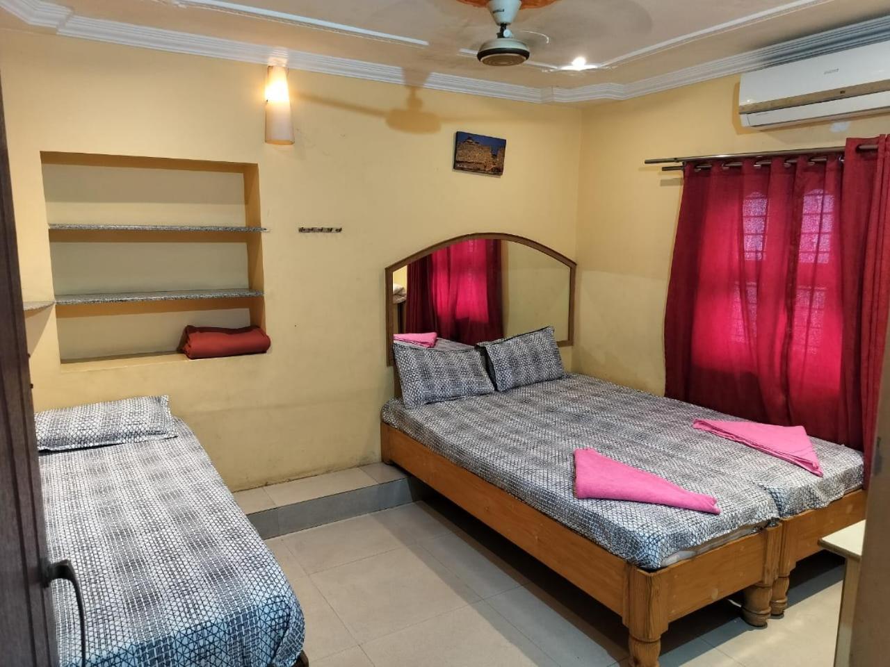 Gopi Guest House Хампи Стая снимка